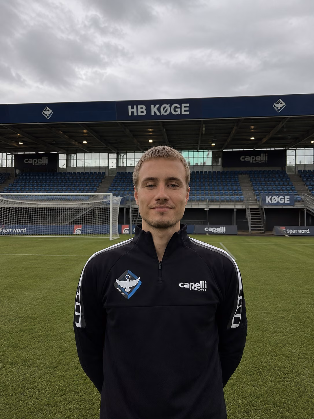 Magnus Høyer på Capelli Sport Stadion i forbindelse med sit arbejde hos HB Køge Women